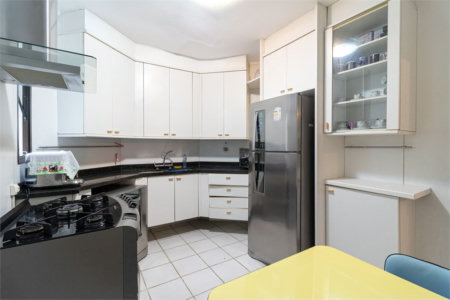 Casa à venda com 4 quartos, sendo 2 suítes, no condomínio Vila das Flores, São Paulo - SP