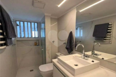 Apartamento à venda com 3 quartos, sendo 1 suíte, em Moema, São Paulo, SP