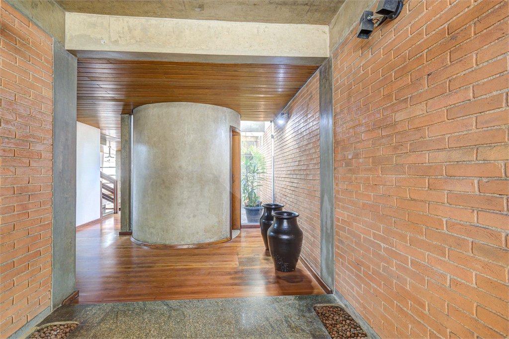 Casa à venda com 5 quartos, sendo 3 suítes, em Alto da Boa Vista, São Paulo, SP