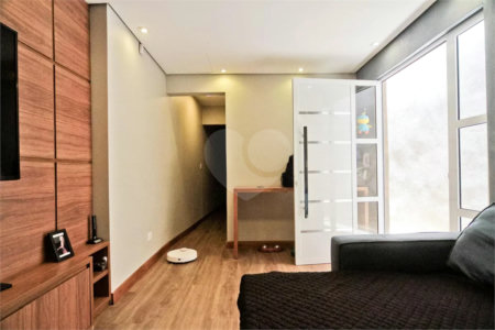 Sobrado à venda com 2 quartos, sendo 1 suíte, em Vila dos Remédios, São Paulo, SP