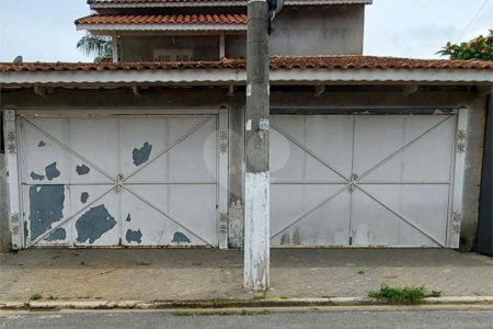 Sobrado à venda com 3 quartos, sendo 1 suíte, em Jardim Fonte Áurea, Poá, SP