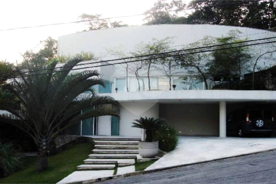 Casa à venda com 4 quartos, sendo 8 suítes, no condomínio Residencial Jd. Ibiratiba, São Paulo - SP