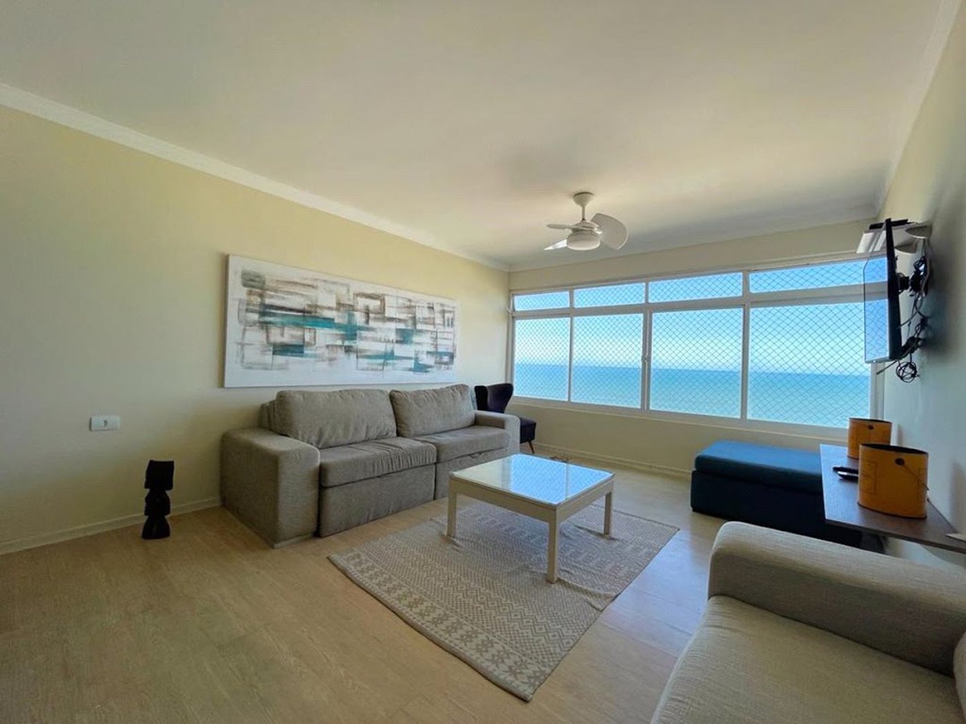 Apartamento Frente Mar com 4 Quartos para Venda ou Locação em Pitangueiras – Guarujá/SP