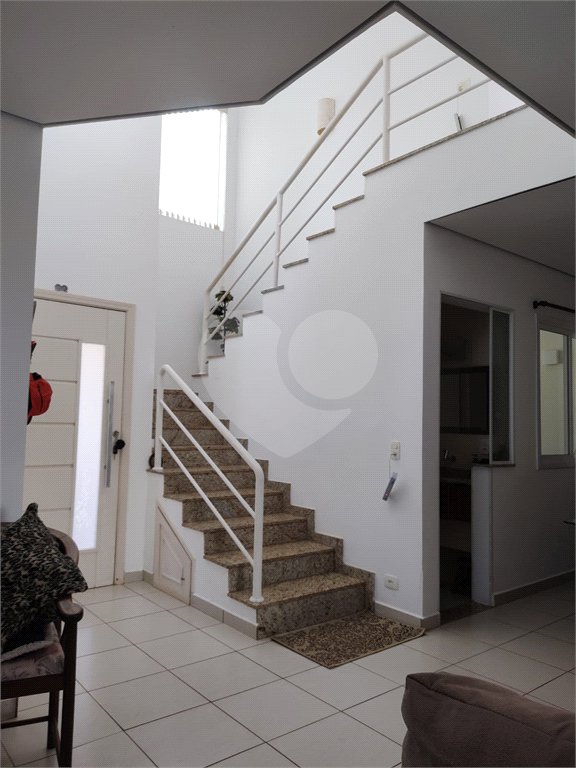 Casa à venda com 3 quartos, sendo 1 suíte, no condomínio Picollo Villaggio, Louveira - SP