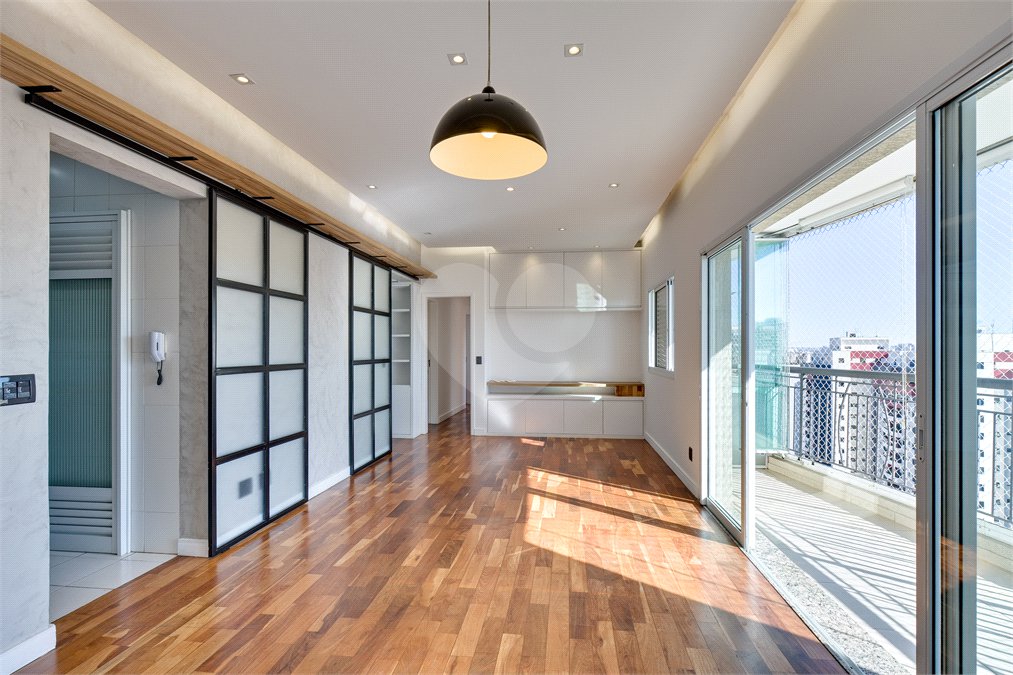 Apartamento à venda com 3 quartos, sendo 1 suíte, em Santo Amaro, São Paulo, SP