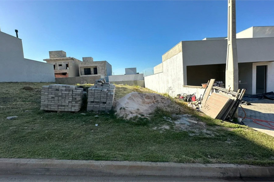 Terreno à venda no bairro Ondinhas, Condomínio Soleil em Piracicaba/SP.