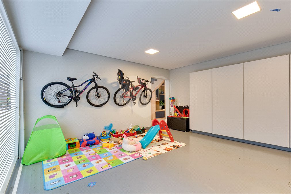 Casa à venda com 4 suítes no condomínio Jardim Flora, São Paulo - SP