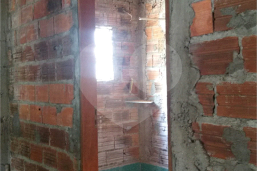 Terreno à venda com 4 quartos, sendo 1 suíte, em Parada Inglesa, São Paulo, SP