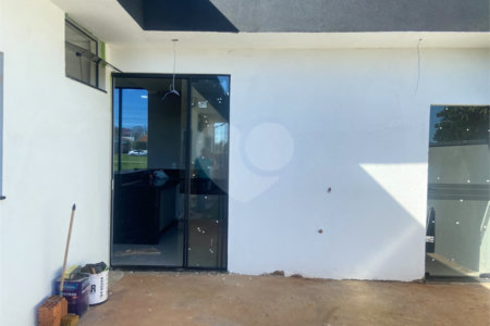 Casa à venda com 3 quartos, sendo 1 suíte, no condomínio Residencial Alto da Boa Vista, Araraquara - SP