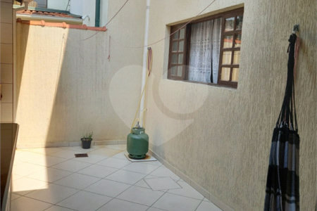Sobrado à venda com 3 quartos, sendo 1 suíte,  em Vila Lavínia, Mogi das Cruzes, SP