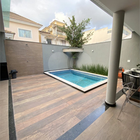 Casa à venda com 4 quartos, sendo 2 suítes, no condomínio Golden Village, Rio de Janeiro - RJ