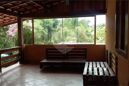 Casa à venda com 6 quartos, sendo 4 suítes, no condomínio Recanto dos Palmares, Atibaia - SP