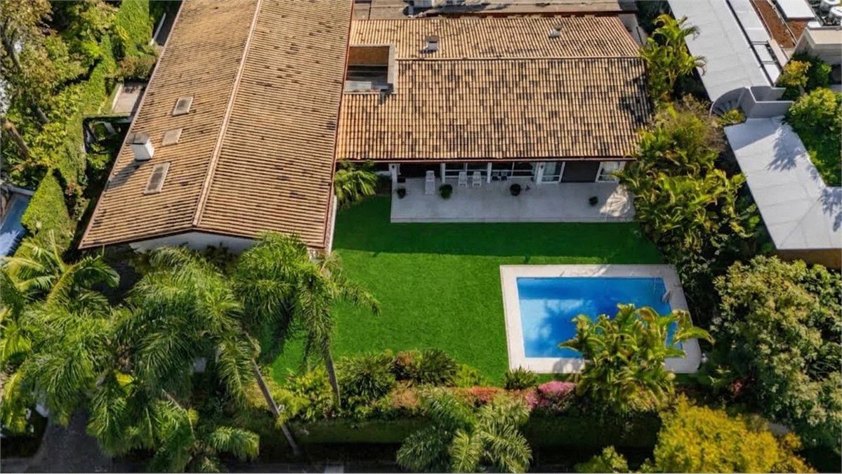 Casa à venda com 5 quartos, sendo 3 suítes, em Jardim Guedala, São Paulo, SP
