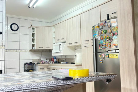 Sobrado à venda com 4 quartos, sendo 1 suíte,  em Jardim Las Vegas, Santo André, SP