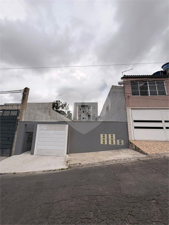 Casa à venda com 3 quartos, sendo 1 suíte, no condomínio Felipe Camarao, Poá - SP