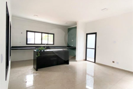 Casa à venda com 2 quartos, sendo 1 suíte, no condomínio Residencial Beija Flor, Atibaia - SP