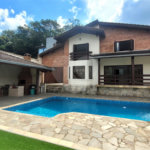 Casa à venda com 5 quartos, sendo 3 suítes, no condomínio Alpes da Cantareira, Mairiporã - SP