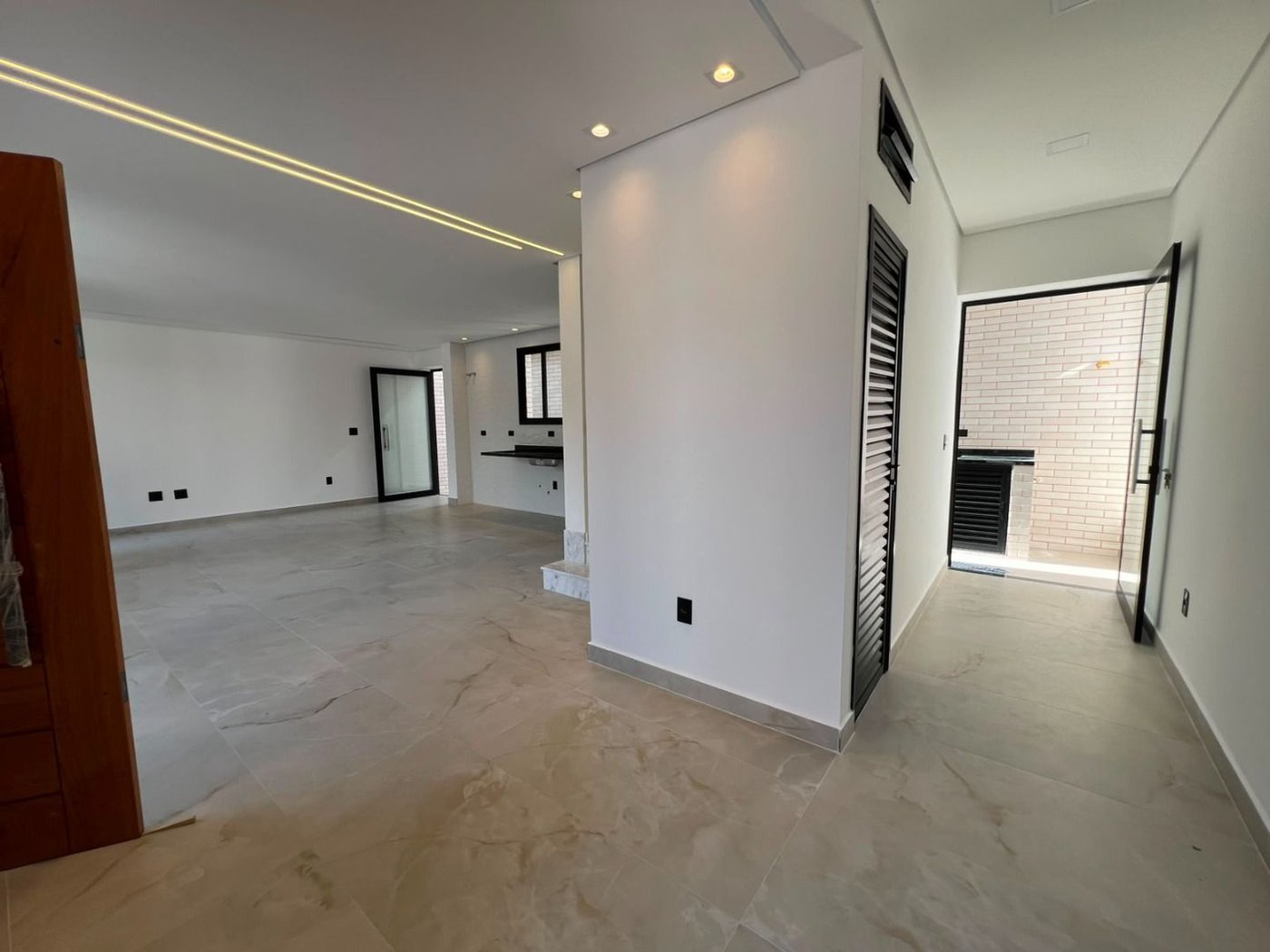Sobrado com 4 dormitórios à venda, 234 m² por R$ 2.500.000,00 - Ponta da Praia - Santos/SP