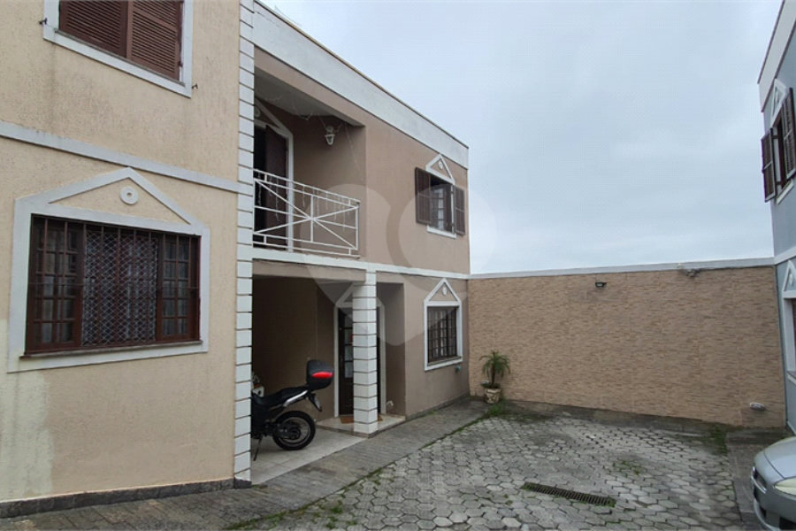 Casa à venda com 3 quartos, sendo 1 suíte, no condomínio Primavera, São Paulo - SP