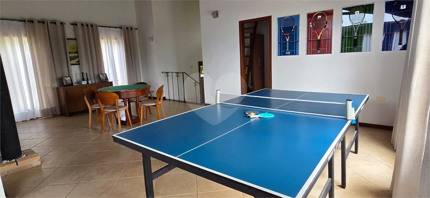 Sobrado à venda com 5 quartos, sendo 3 suítes, em Roseira, Mairiporã, SP
