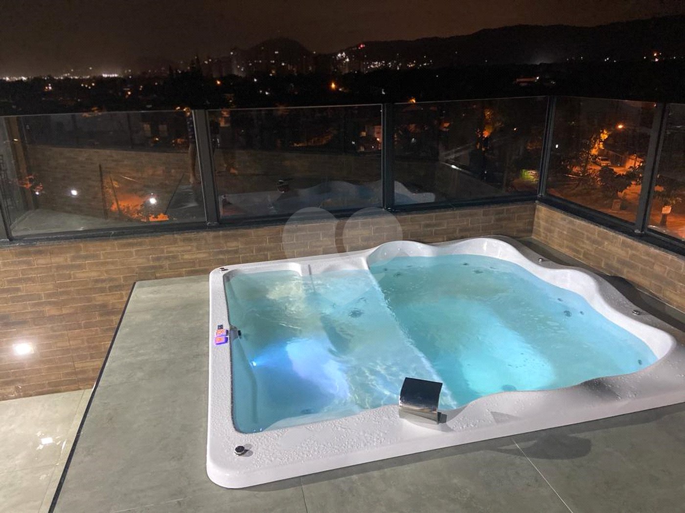 Cobertura na Praia da Enseada - Guarujá/SP.