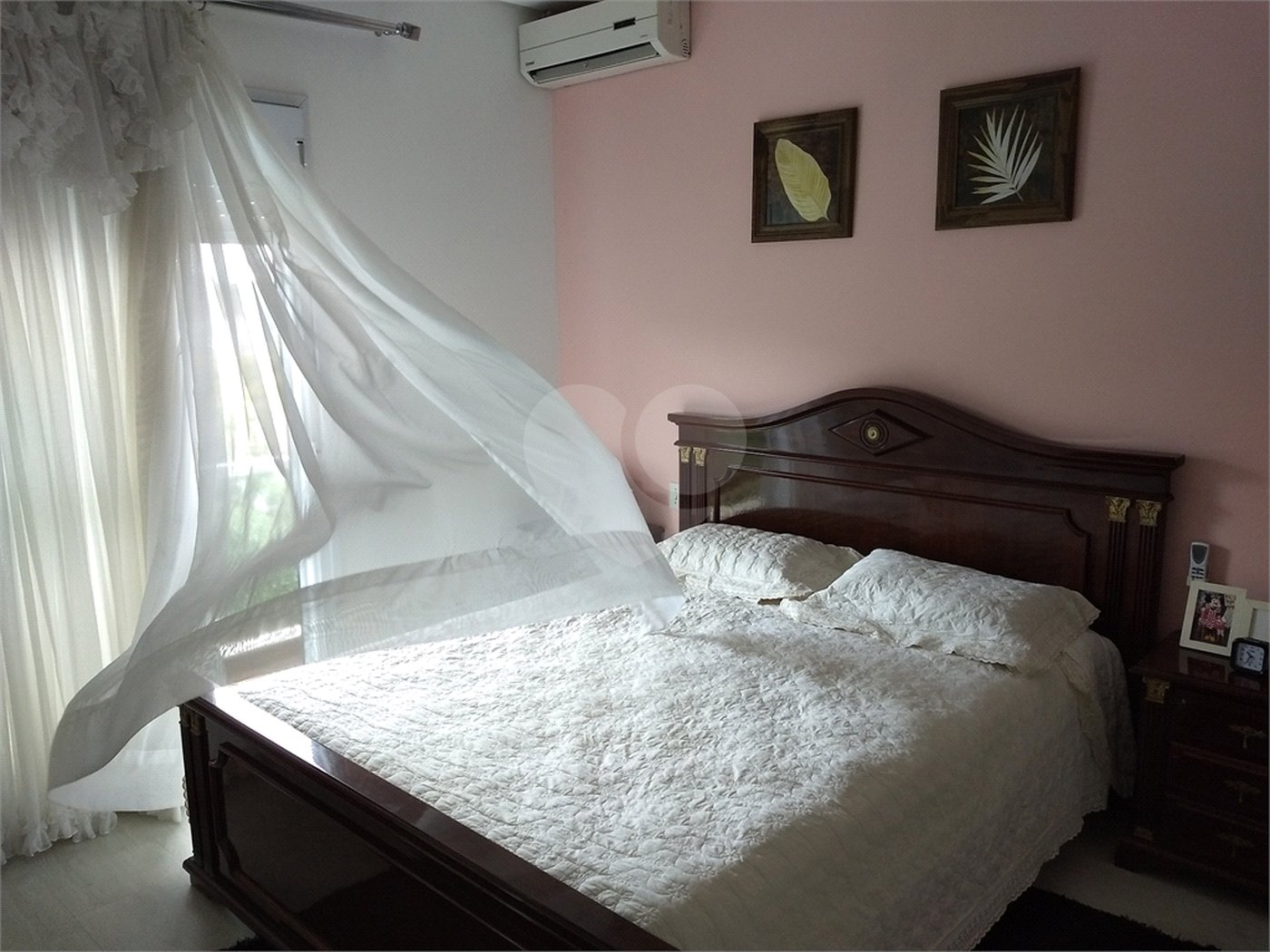 Casa Térrea à venda ou para alugar com 4 suítes em Horto, São Paulo, SP