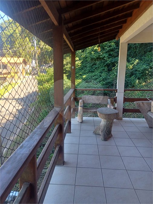 Casa à venda ou para alugar com 3 quartos, sendo 1 suíte, no condomínio Parque Suiça, Caieiras - SP
