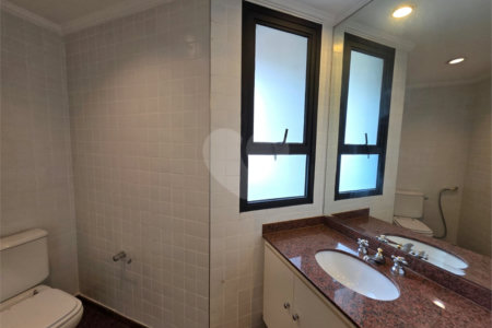 Apartamento à venda com 3 suítes em Vila Uberabinha, São Paulo, SP