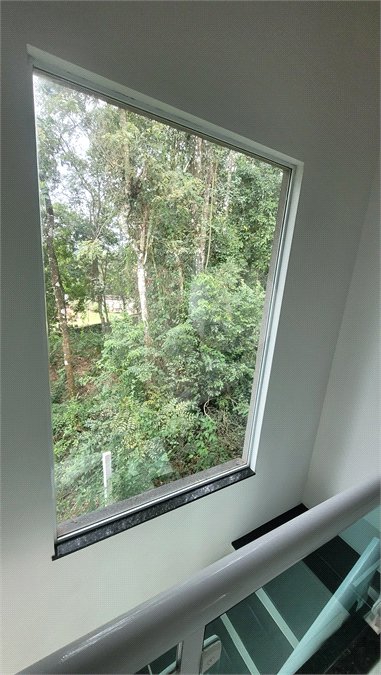 Casa à venda com 4 quartos, sendo 1 suíte, no condomínio Parque Suiça, Caieiras - SP