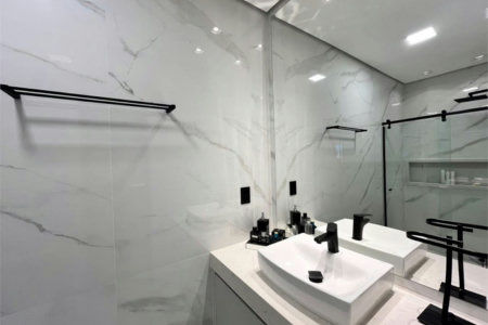 Apartamento com 1 quarto com hidromassagem e vista para o mar à venda em Aparecida - SP