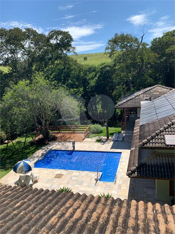 Casa à venda com 5 quartos, sendo 2 suítes, no condomínio Capela do Barreiro, Itatiba - SP