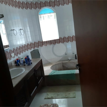 Casa à venda com 4 quartos, sendo 1 suíte, no condomínio Clube da Montanha, Atibaia - SP