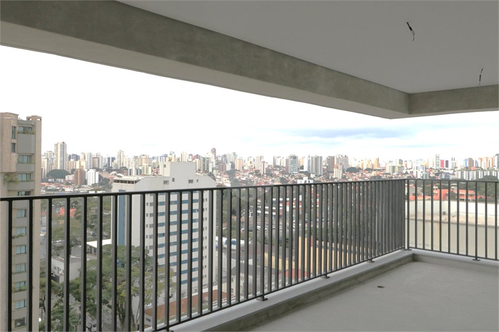 Apartamento à venda com 3 suítes em Moema, São Paulo, SP
