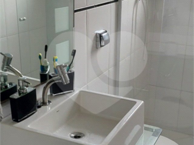 Sobrado à venda com 3 quartos, sendo 1 suíte,  em Vila Constança, São Paulo, SP