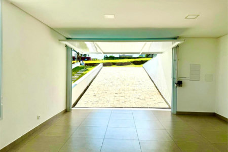 Casa à venda com 4 quartos, sendo 3 suítes, no condomínio Village Araçoiaba, Araçoiaba da Serra - SP