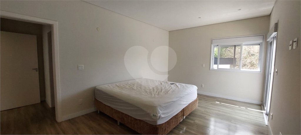 Casa à venda com 3 suítes no condomínio Figueira Garden, Atibaia - SP