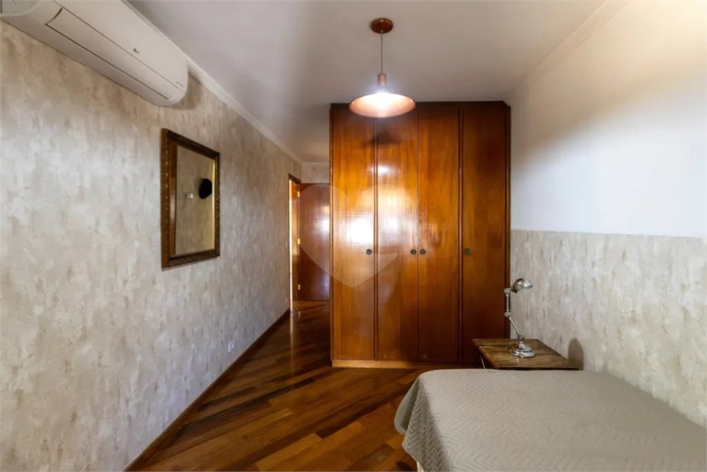 Sobrado à venda com 3 quartos, sendo 2 suítes,  em Jardim Leonor, São Paulo, SP