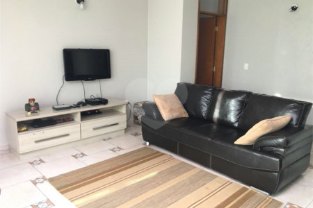 Sobrado à venda ou para alugar com 3 quartos, sendo 1 suíte, em Dos Casa, São Bernardo do Campo, SP