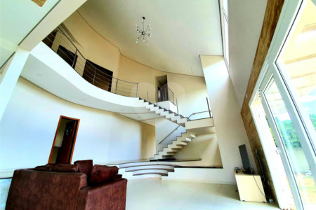 Casa à venda com 5 quartos, sendo 3 suítes, no condomínio Serra da Estrela, Atibaia - SP
