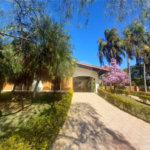 Casa à venda com 5 quartos, sendo 2 suítes, no condomínio Estância Marambaia, Vinhedo - SP