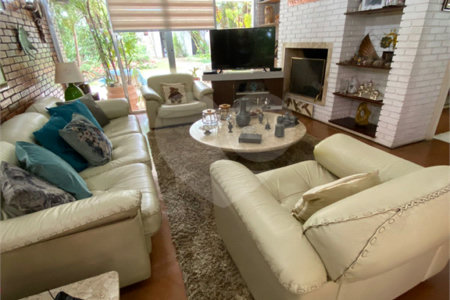 Casa à venda com 4 quartos, sendo 1 suíte,  em Vila Oliveira, Mogi das Cruzes, SP