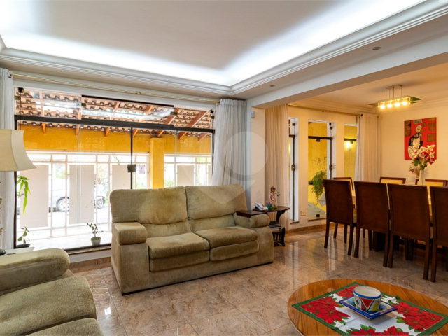 Casa à venda com 4 quartos, sendo 2 suítes,  em Alto da Boa Vista, São Paulo, SP