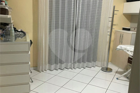Sobrado à venda com 4 quartos, sendo 1 suíte, em Vila Áurea, Poá, SP