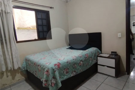 Sobrado à venda com 3 quartos, sendo 1 suíte, em Biritiba, Poá, SP