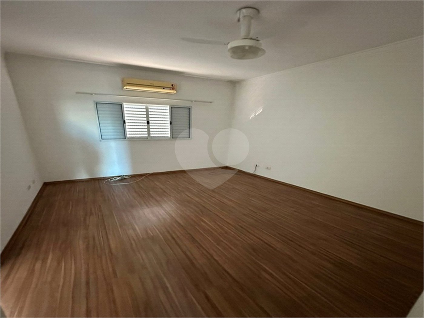 Casa à venda com 4 suítes no condomínio Golden Park Residence II, Sorocaba - SP