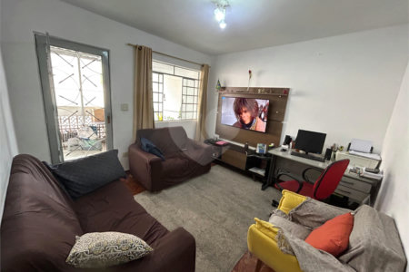 Sobrado à venda com 6 quartos, sendo 1 suíte,  em Vila do Encontro, São Paulo, SP