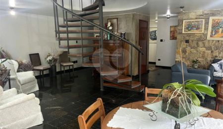 Casa à venda com 4 quartos, sendo 3 suítes,  no condomínio Vitoria Regia, São Paulo - SP