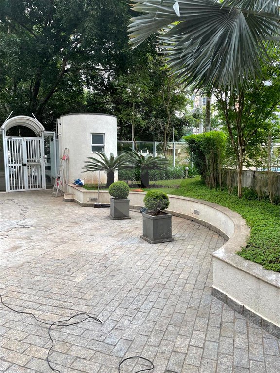 Apartamento à venda com 3 suítes em Campo Belo, São Paulo, SP
