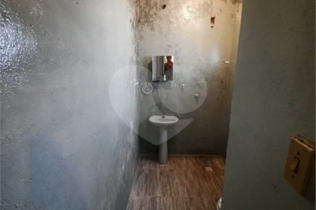 Jardim Morada do Sol- casa de vila- frente- sem vaga de garagem,(garagem pra moto,) - 1 dormitório, wc, cozinha, lavanderia - R$ 1000,00- com iptu- aceita 03 caução, fiador, 08 titulo de capitalização, obs - água e energia compartilhada, Ótima localização, próxima ao distrito i