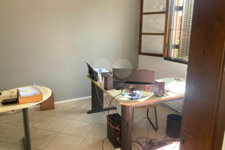 Excelente Sobrado à venda no Planalto - 5 Quartos/4 Suítes/2 Vagas na garagem